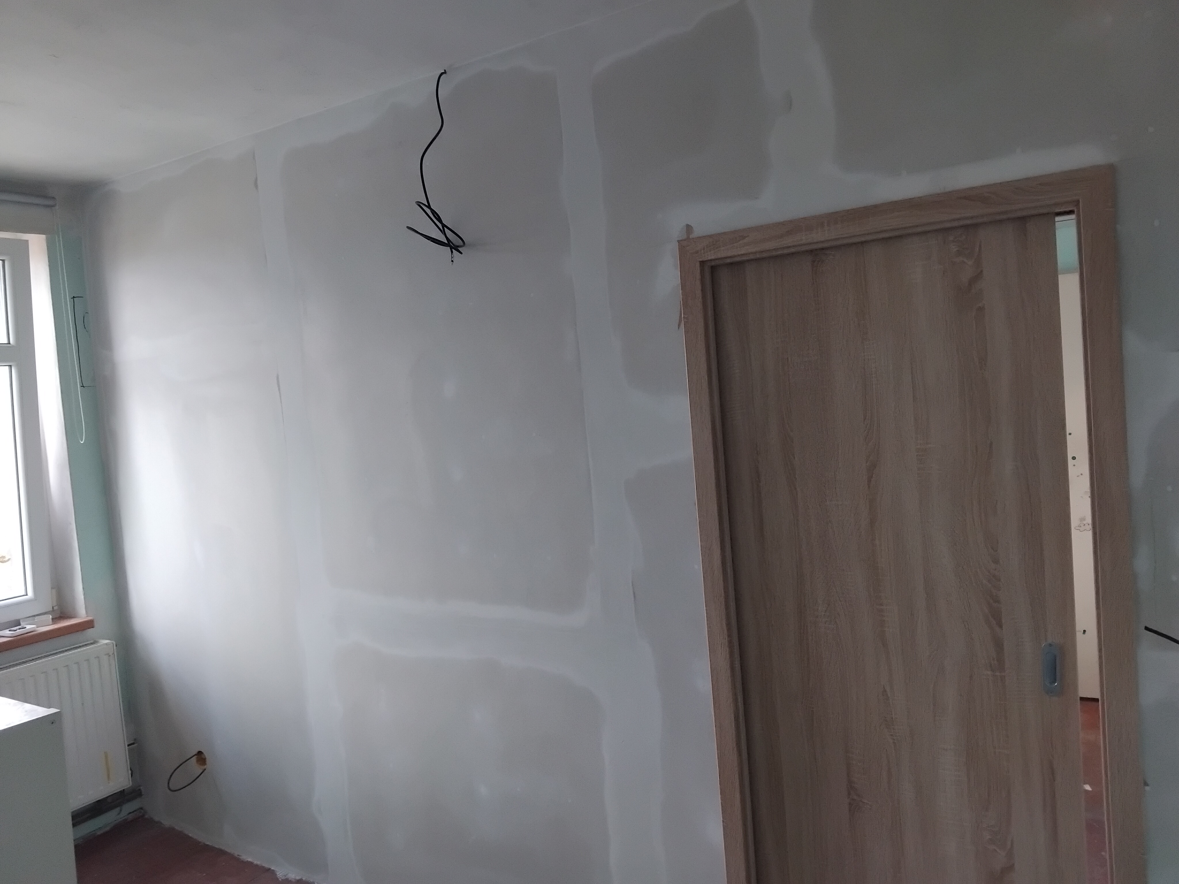 Příčka s posuvnými dveřmi